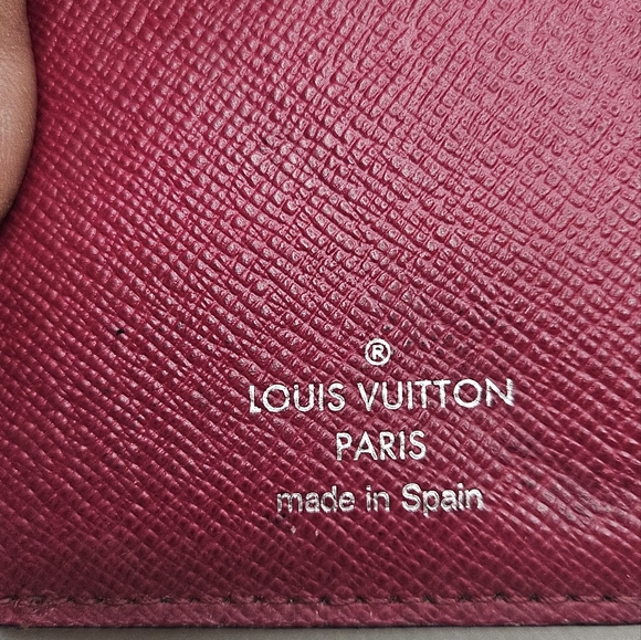 AUTHENTIC  Lv  Marie lou epi monogram compact wallet - Picture 5 of 7